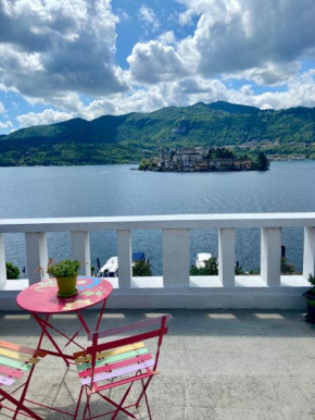 Lakeside apartment